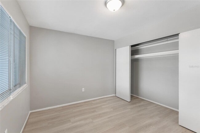 Building Photo - 250 Rosery Rd NW