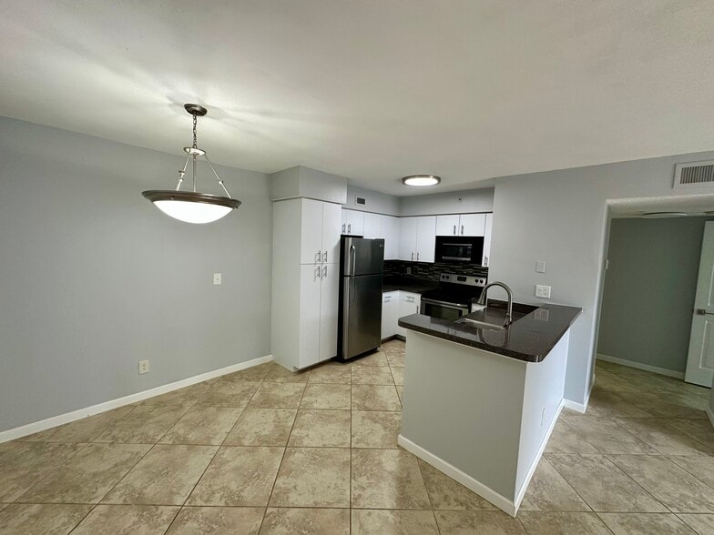 Building Photo - 13631 Eagle Ridge Dr