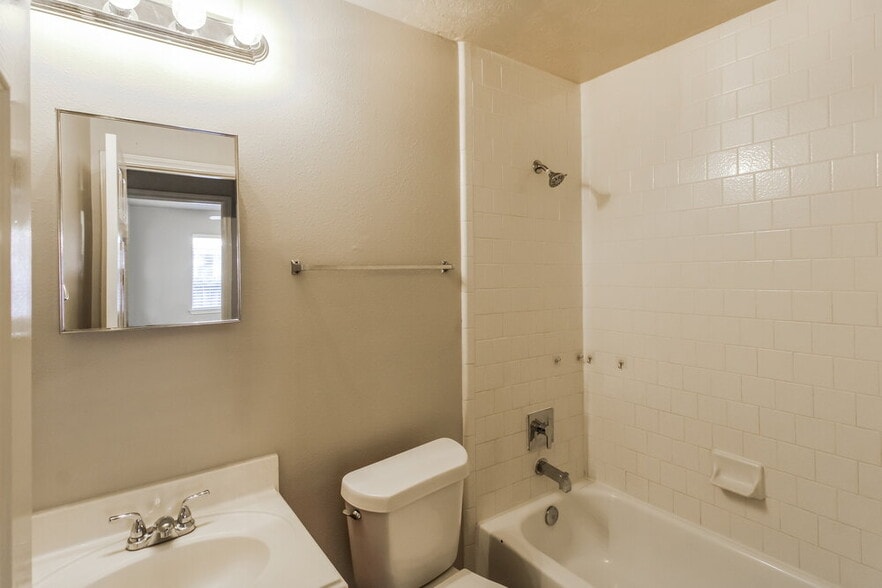 Building Photo - 12315 Claresholm Dr