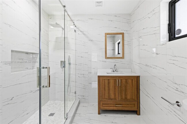 Building Photo - 317 N 31st Ave