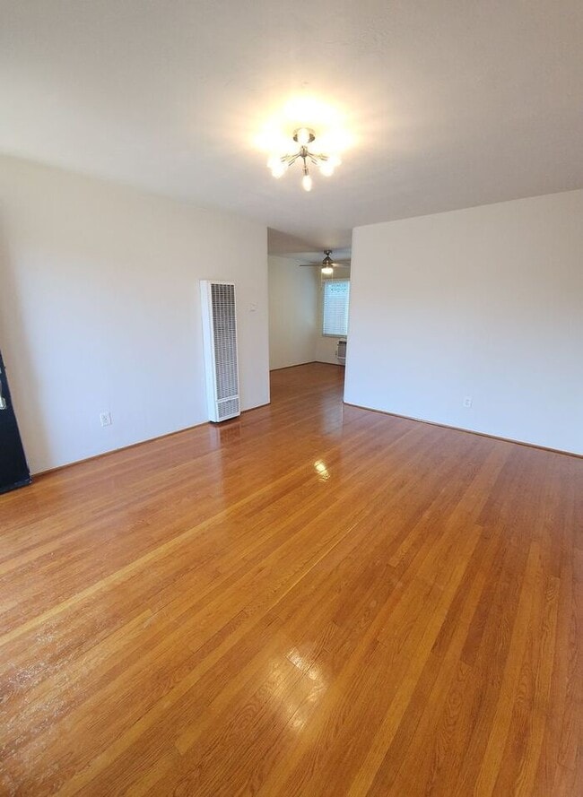 Building Photo - Charming 1 Bedroom in Kensington
