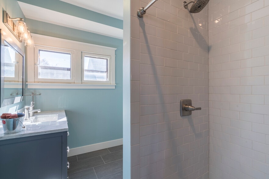 Building Photo - 552 Union Ave SE