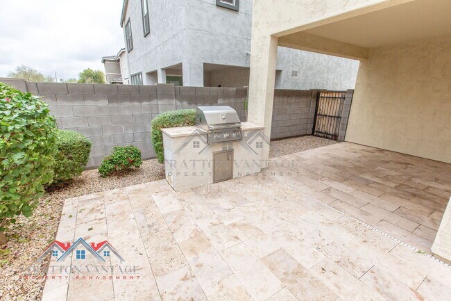 Building Photo - 2095 S Saguaro Dr