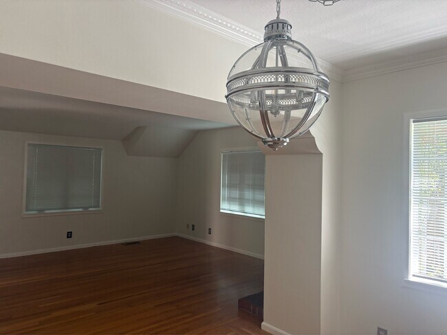 Building Photo - 1824 3rd Ave
