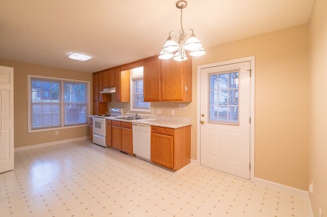 Building Photo - Charming 3 Bedroom, 2 Bathroom Home in Matthews!