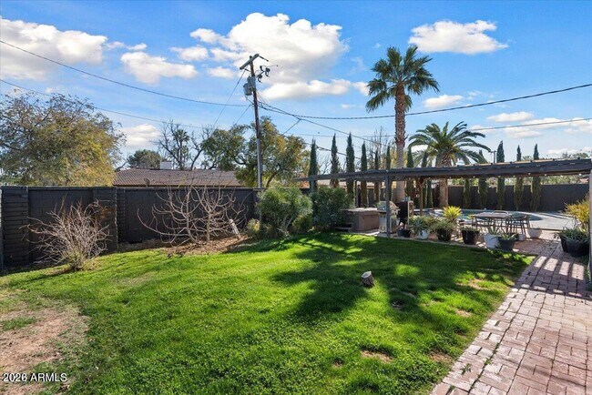 Building Photo - 6643 N 7th Dr