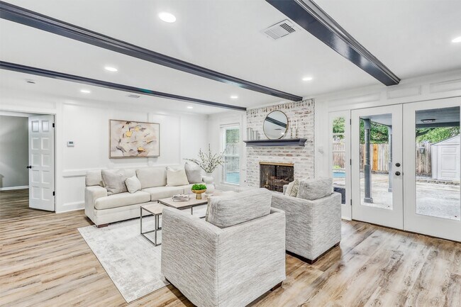 Building Photo - 402 Bauxhall Ct