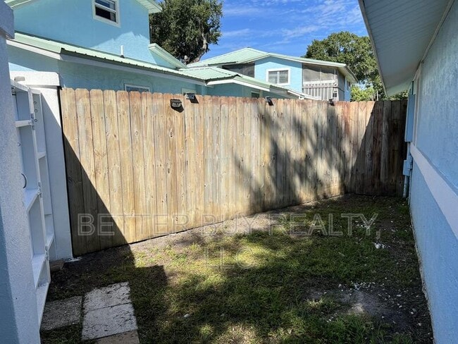 Building Photo - 300 N Church St