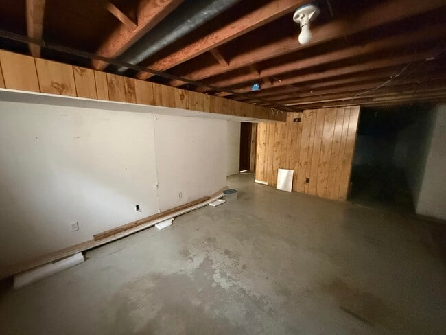 Building Photo - 211 Bourn Ave