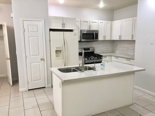 Building Photo - 3555 Meridale Dr