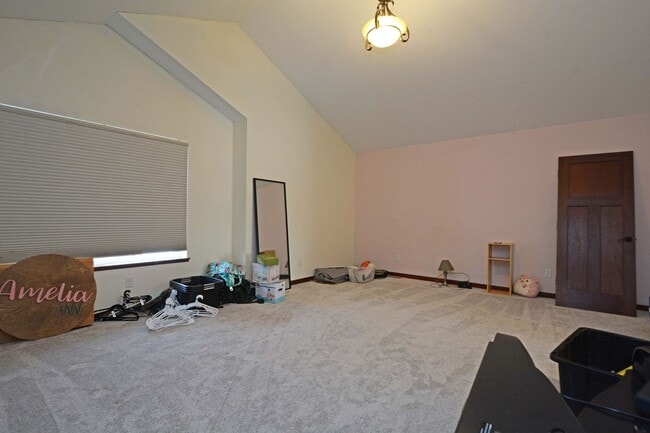 Building Photo - Spacious 5-Bed 4-Bath Home Available in Chaska - Great Location!