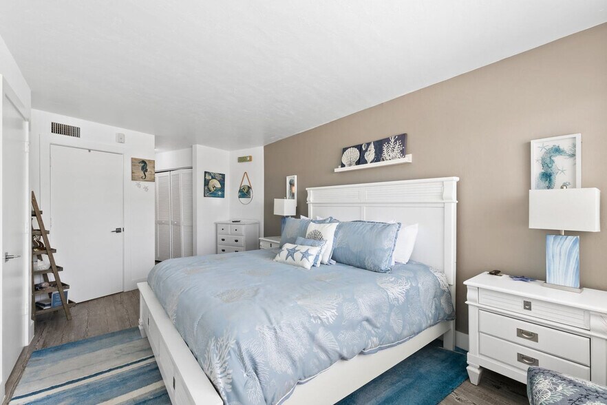 Building Photo - 1011 Anglers Cove