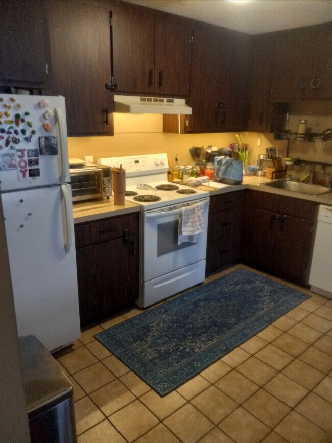 Building Photo - 566 Washington St