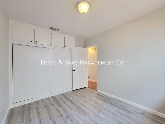 Building Photo - 3527 Pine Ave