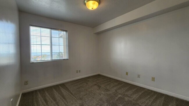 Building Photo - 105 Daybreak Ln
