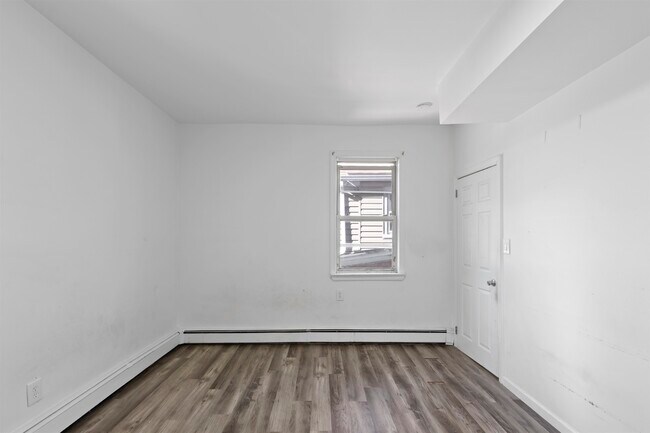 Building Photo - 676 Chestnut St