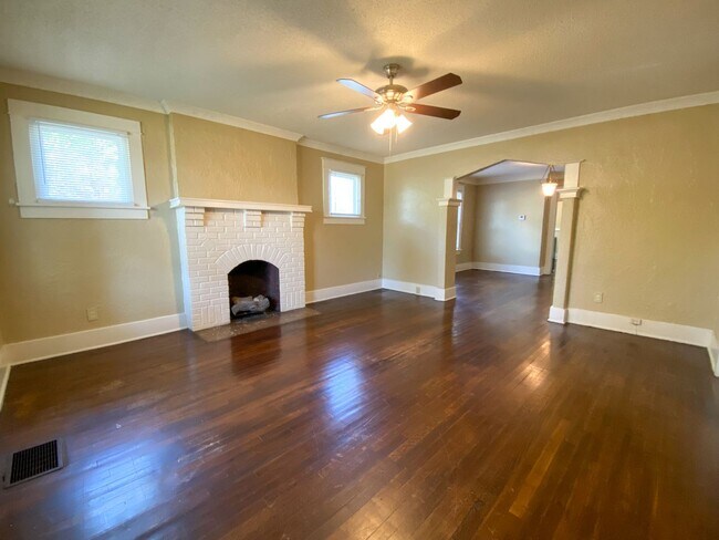 Building Photo - 2 bedroom, 1 bath near Jackson and Maury / Midtown Memphis