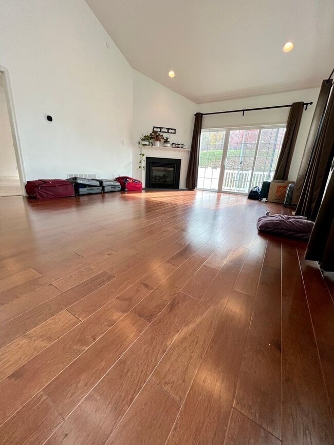 Building Photo - Luxurious 4-Bedroom Corner Townhome in Newtown Square! Available mid-April!