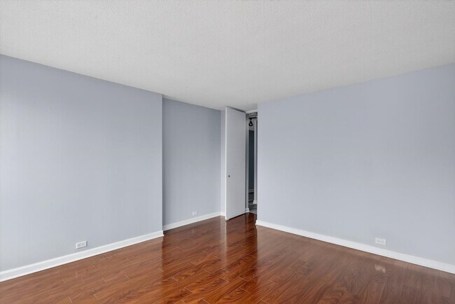 Building Photo - 405 N Wabash Ave