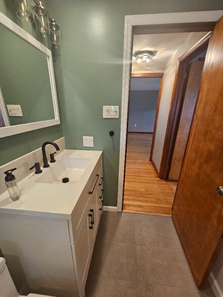 Building Photo - 1221 Methyl St