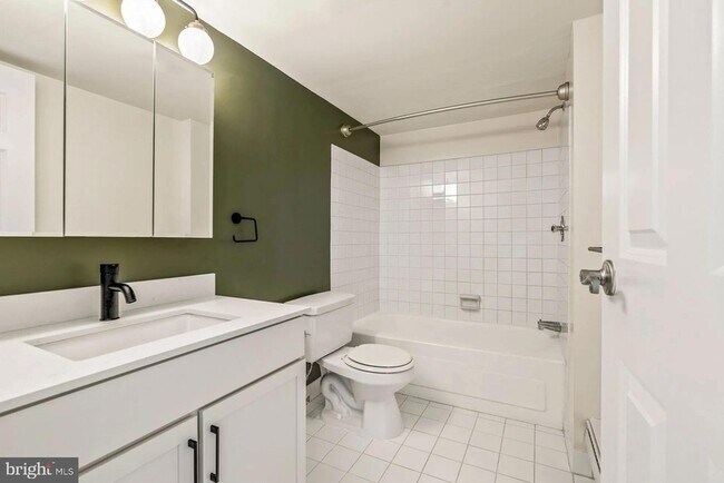 Building Photo - 1500 Locust Street Unit 2B-2705