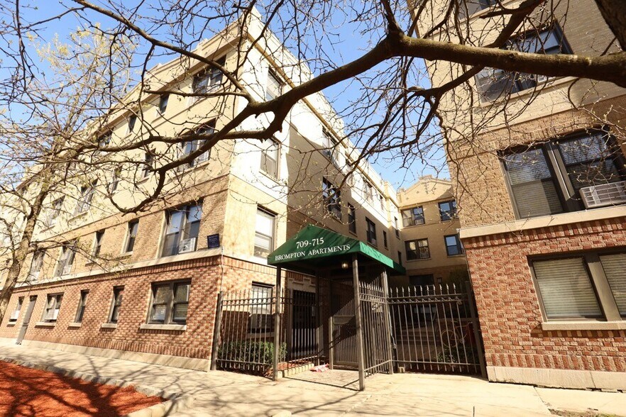 Primary Photo - 716 W Brompton Ave