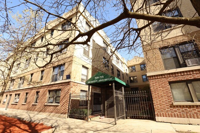 Building Photo - 716 W Brompton Ave