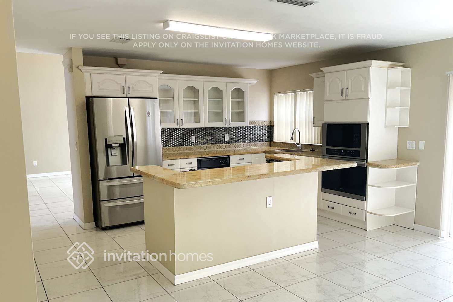 Building Photo - 631 Royal Palm Way