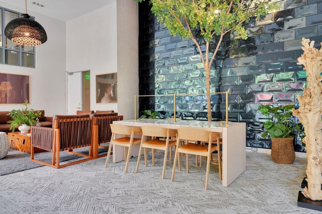 Building Photo - 355 Berry St