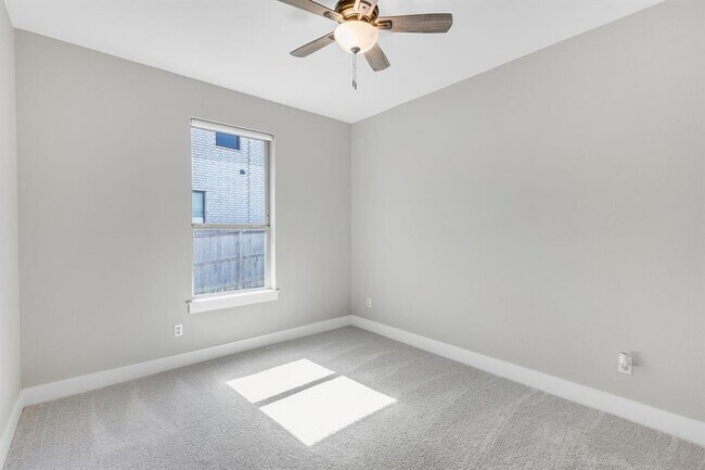 Building Photo - 378 Carpenter Hill Dr