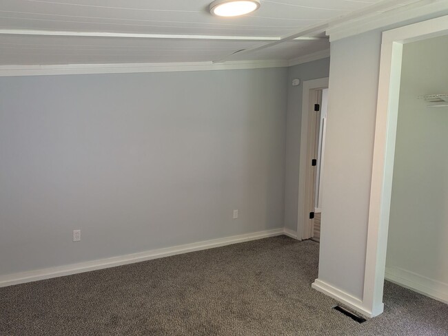 Building Photo - Move in Ready 4 Bed 2 Bath House