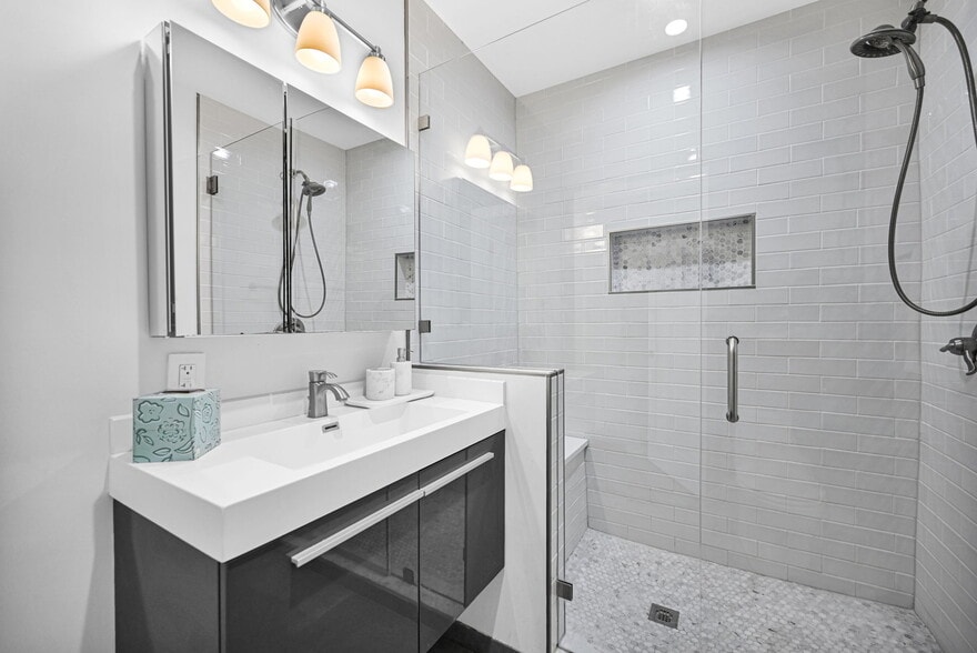 Building Photo - 150 NE 50th Ter