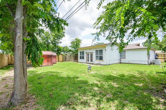 Building Photo - 2110 Pickerton Dr