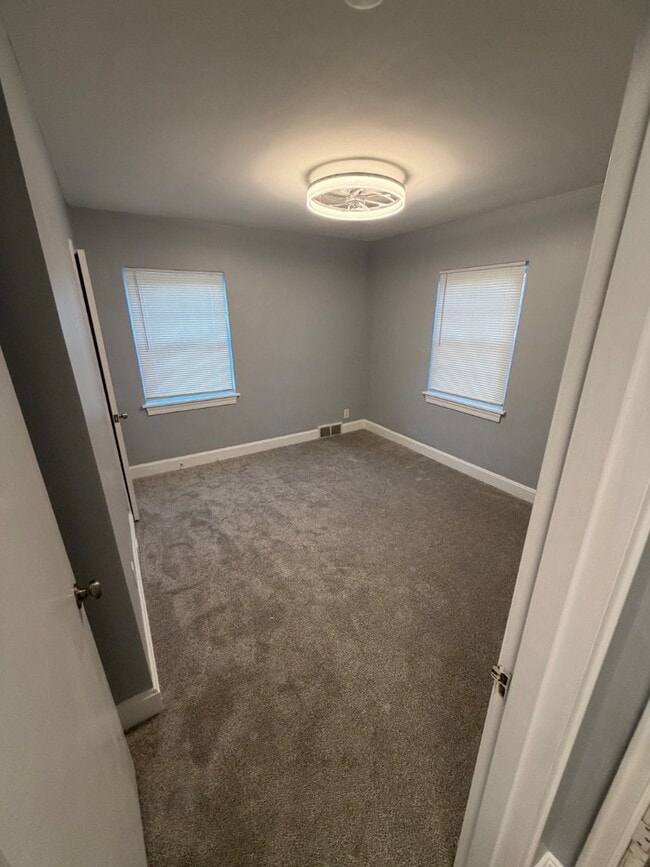 Building Photo - 336 Monohan Dr