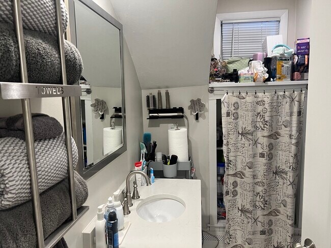 Building Photo - 50 Humphrey St