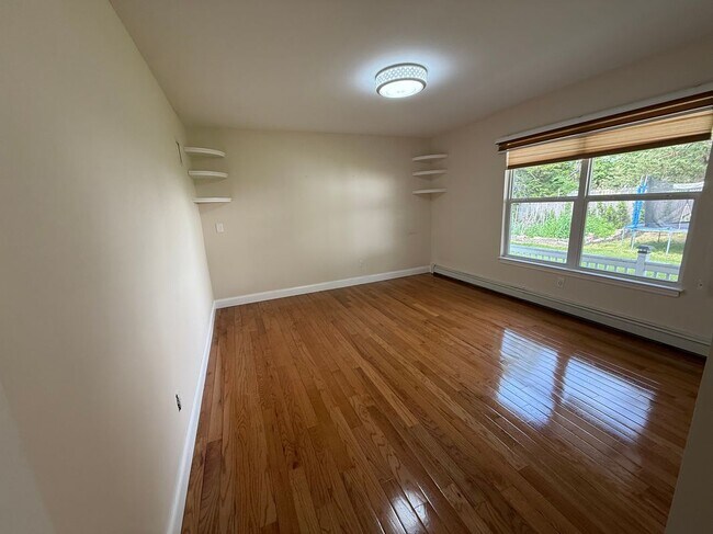 Building Photo - 109 Adirondack Dr