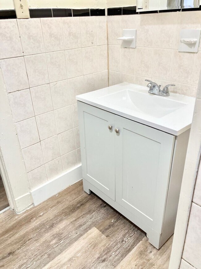 Building Photo - DICKERMAN