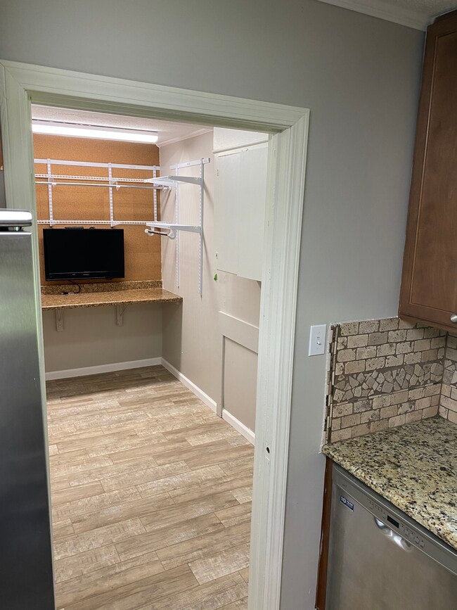 Building Photo - 4010 Honeysuckle Ln