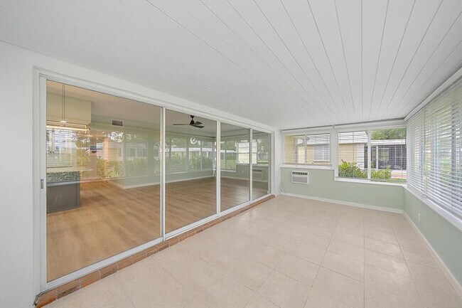 Building Photo - 5865 Tidewood Ave