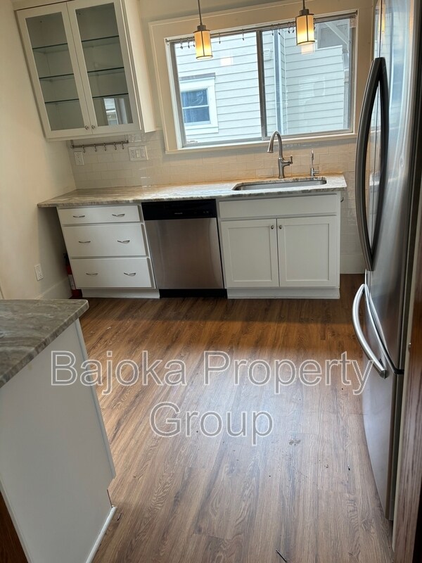 Building Photo - 127 Drace St