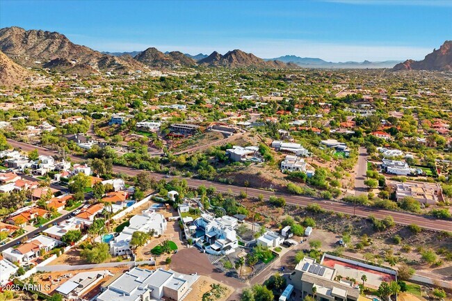 Building Photo - 3112 E Palo Verde Dr