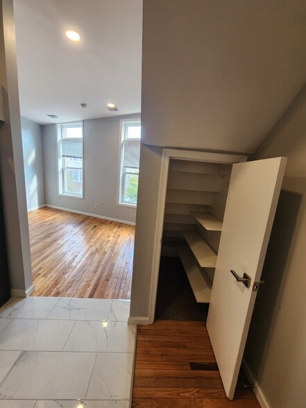 Building Photo - 930 E Passyunk Ave