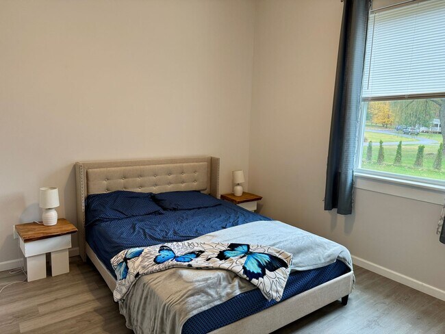 Building Photo - Charming Home in Pembroke with Yard & Storage