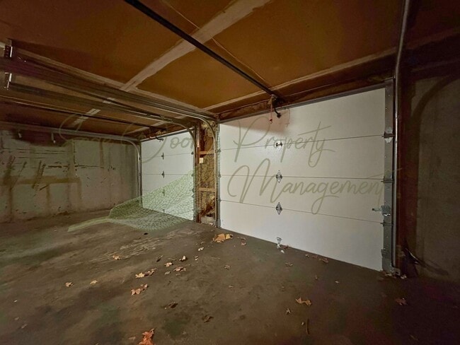 Building Photo - Stylish Blue Springs Home With Fresh Updates & Great Natural Light