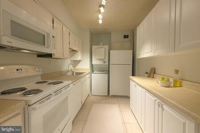 Building Photo - 5500 Holmes Run Pkwy