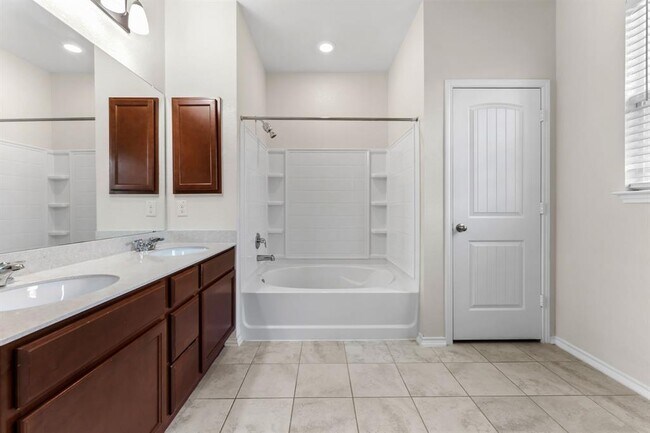 Building Photo - 633 Weizenbock Ln