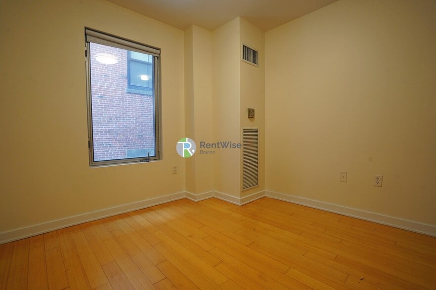 Building Photo - 40 Boylston St