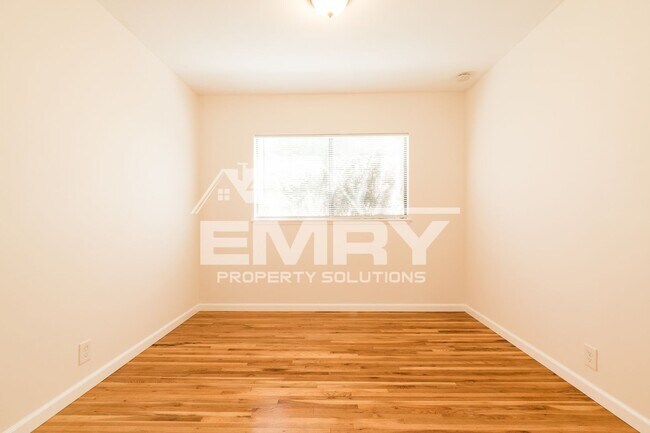 Building Photo - 4743 Levelside Ave