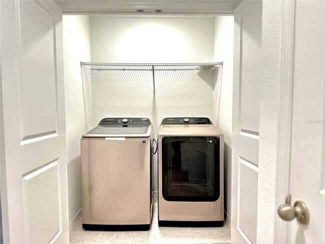 Building Photo - 182 Mandovi St