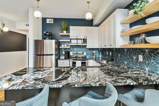 Building Photo - 208 12th St NE